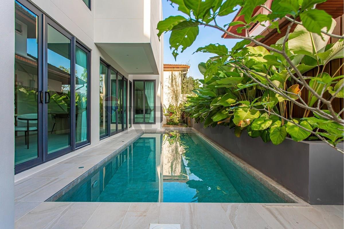 Modern Family Pool Villa Near Oak Meadow School in Chalong