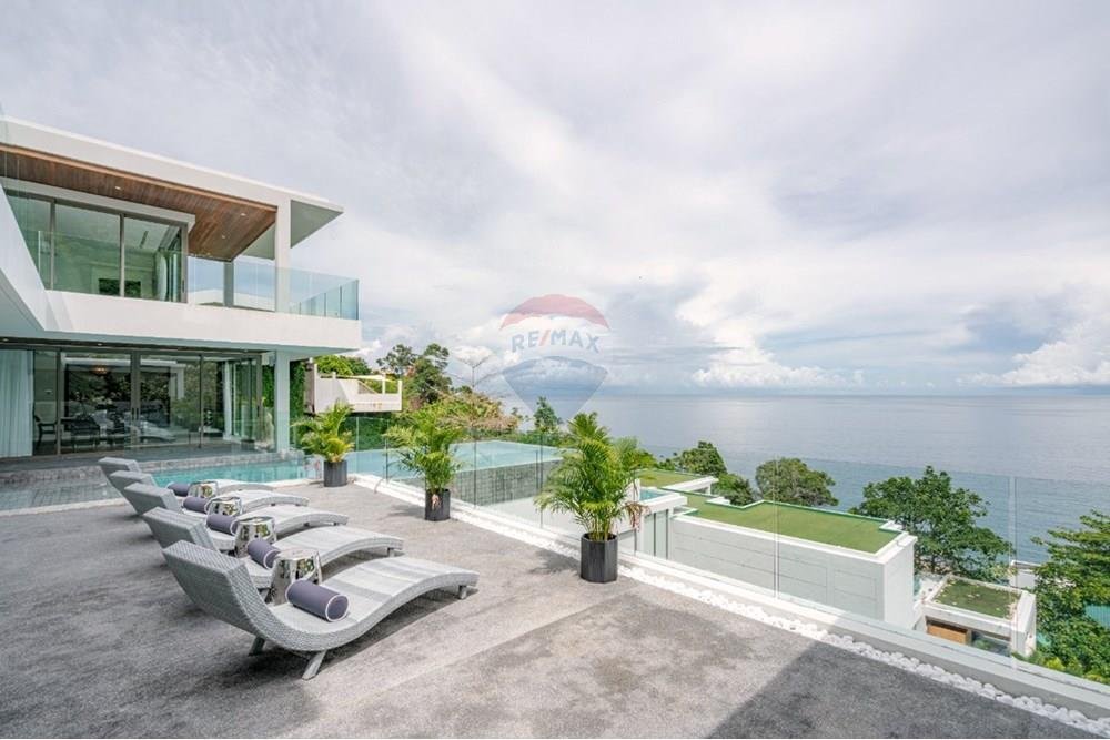 Luxury Oceanfront Sunset Views at Villa Silver Moon with Panoramic Sunset Ocean View